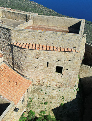 L'immagine mostra la parte esterna delle mura.