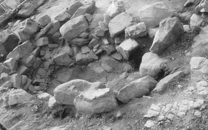 L'immagine ritrae scavi.