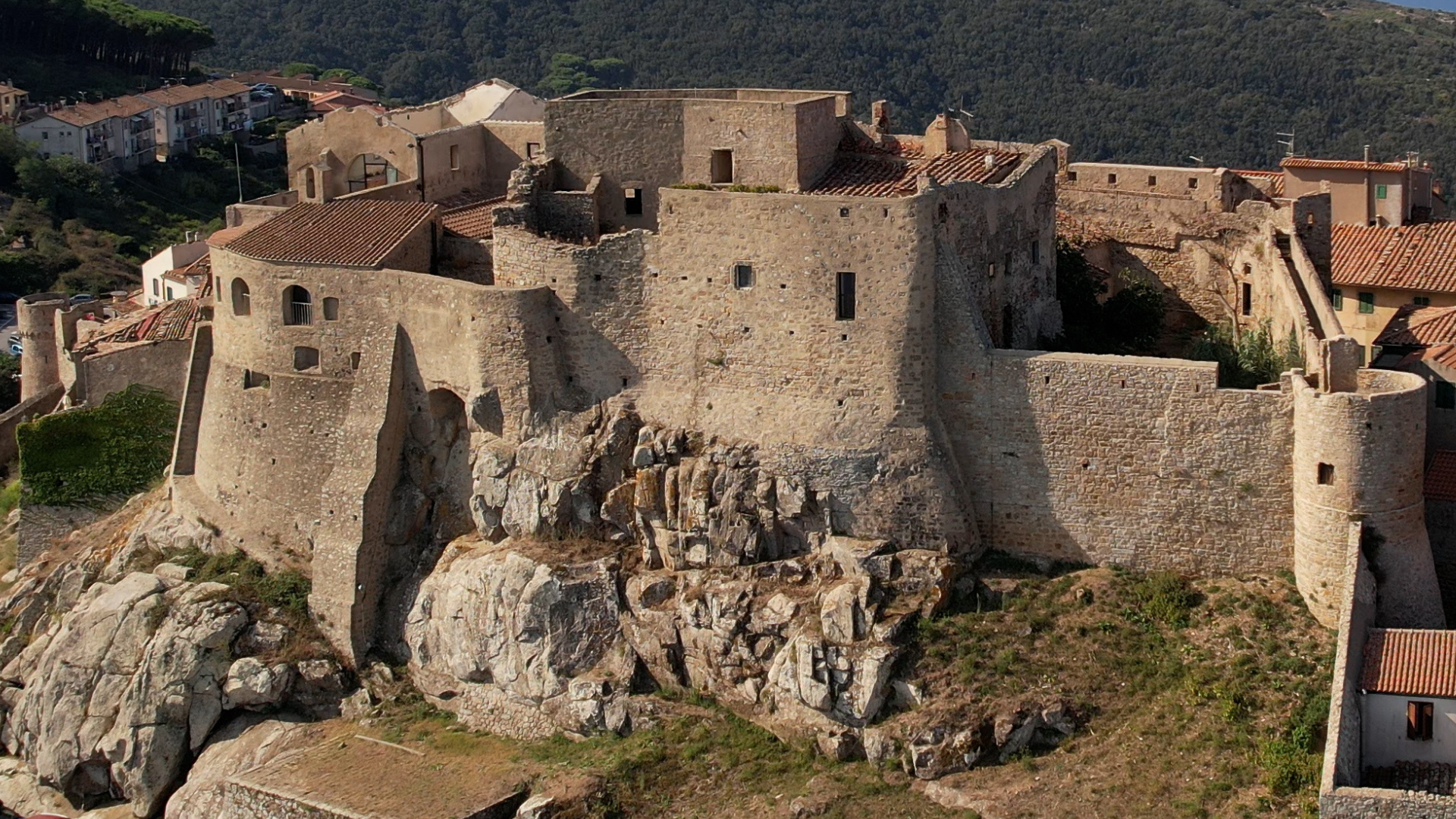 L'immagine mostra parte del castello
