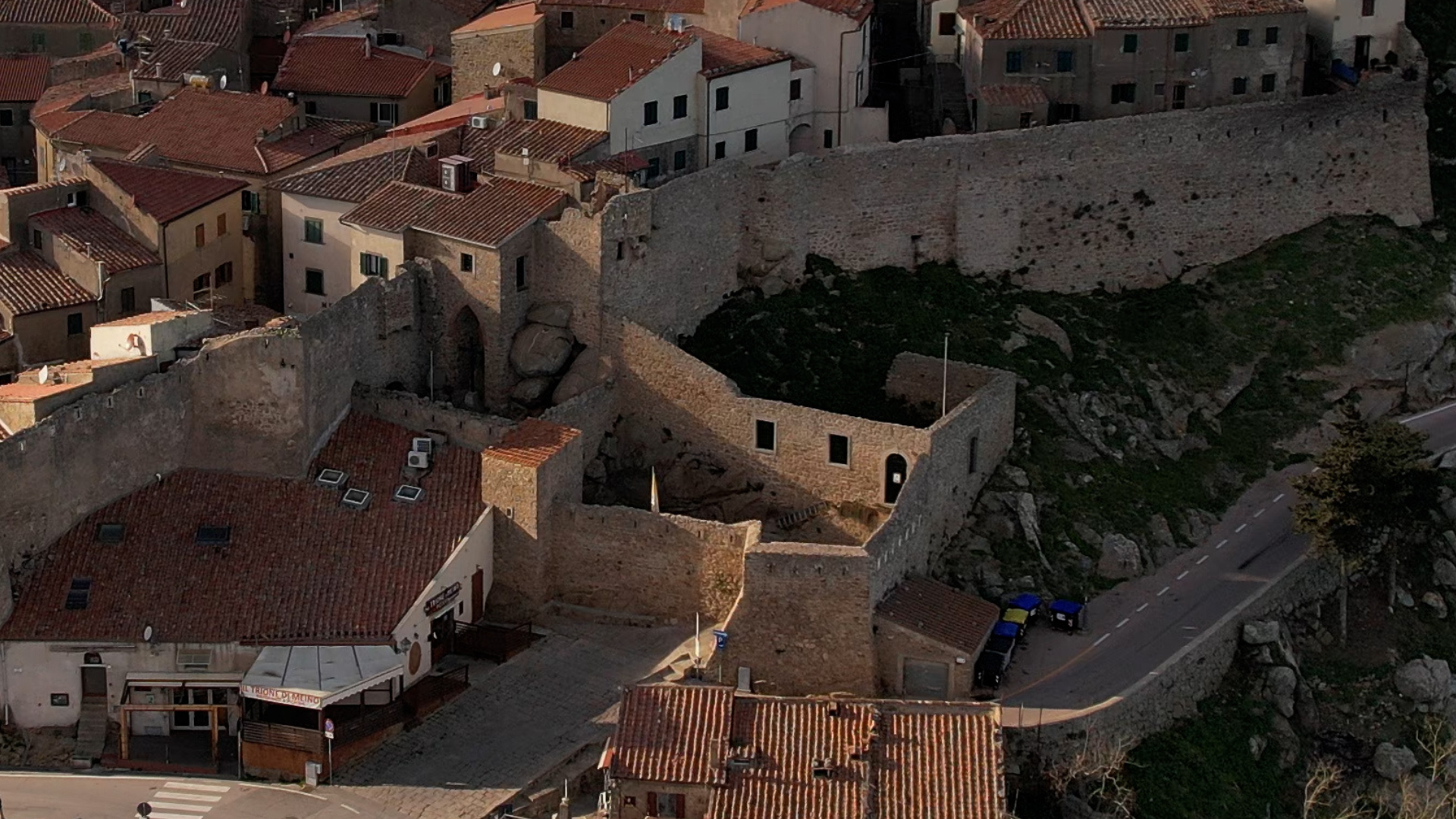 Zoom su Giglio Castello